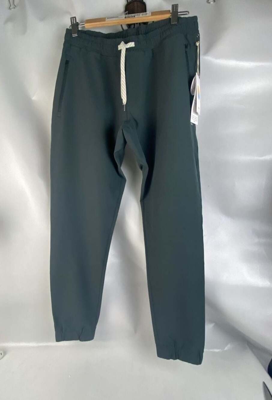 Men’s Vuori Sunday Performance Jogger in Agate Green NWT Size M